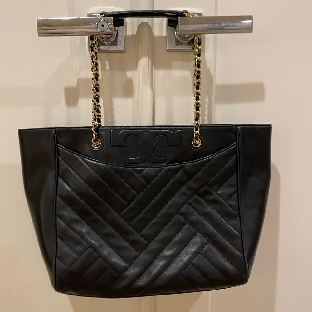 Used Tory Burch bag in beautiful condition, with soft leather